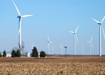 Компания группы «Северсталь» обеспечит «Форвард Энерго» сотнями башен для ветряков