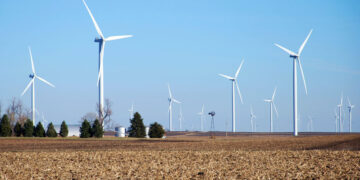 Компания группы «Северсталь» обеспечит «Форвард Энерго» сотнями башен для ветряков