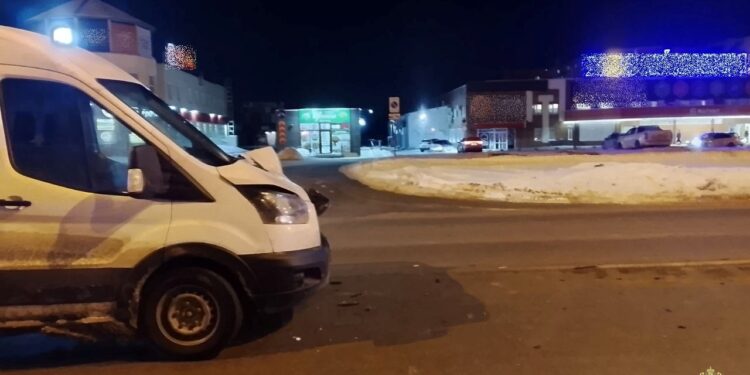 В Самарской области водитель микроавтобуса сбил сразу двух пешеходов