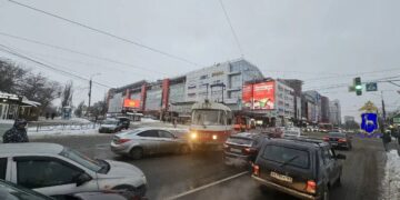 На перекрёстке Авроры и Аэродромной в Самаре ГАИ ввела ручное регулирование из-за ДТП с трамваем