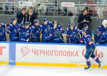 Хоккеисты «Лады» и ЦСК ВВС записали в актив свои домашние матчи