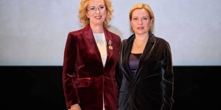 Директора Самарского областного художественного музея наградили медалью Твардовского