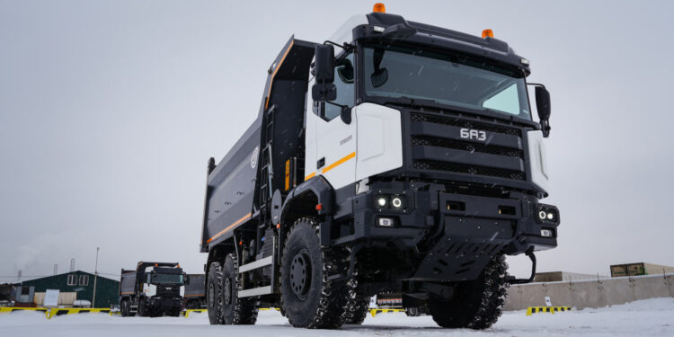 ГК ГРОСС начала продажи новых полноприводных самосвалов и тягачей БАЗ