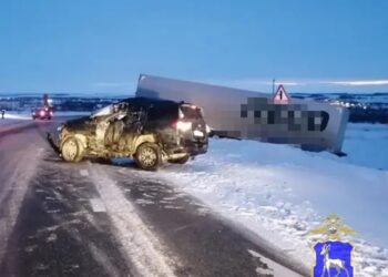 В Самарской области в ДТП с большегрузом погиб водитель внедорожника