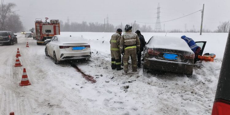 В Самарской области в лобовом столкновении пострадали три человека