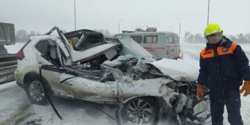 В Самарской области спасателям пришлось вырезать пострадавшую в ДТП из искореженного авто