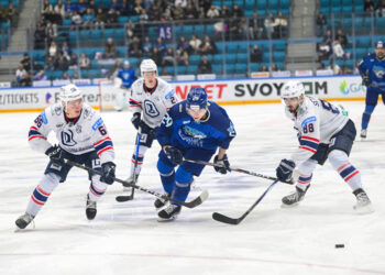 Хоккейная «Лада» лишилась шансов выхода в плей-офф