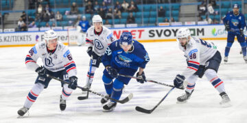 Хоккейная «Лада» лишилась шансов выхода в плей-офф