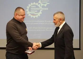 Владимир Аветисян (справа) переизбран главой самарского отделения Союза машиностроителей России, фото: Игорь Горшков