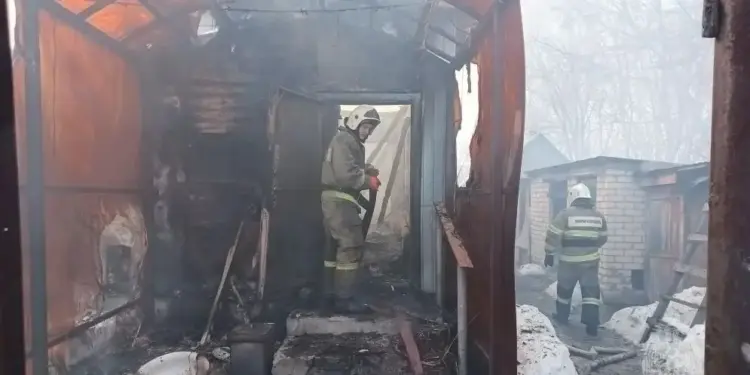 В момент взрыва газа под Самарой загорелись три частных дома, два человека погибли