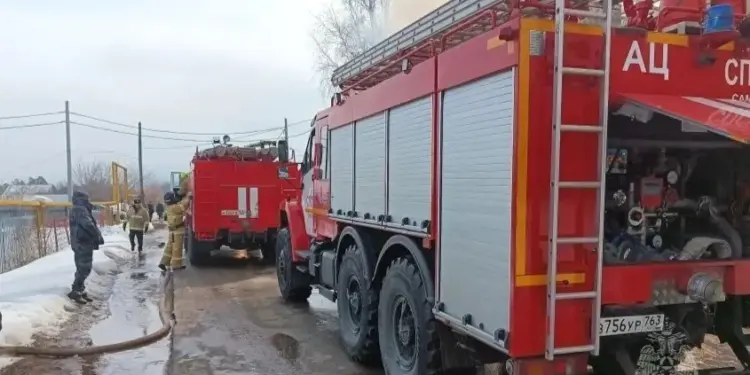 В момент взрыва газа под Самарой загорелись три частных дома, два человека погибли