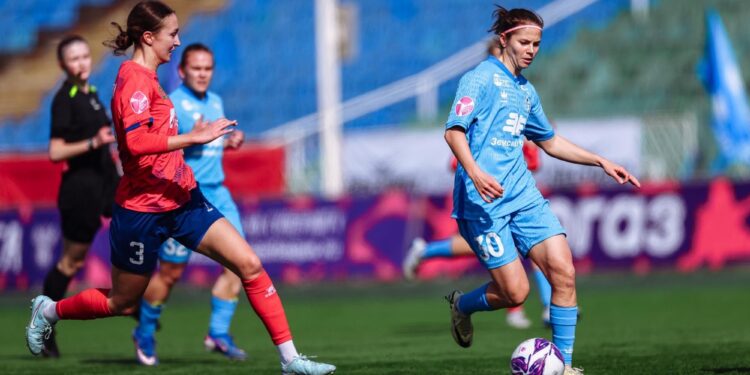 Самарские футболистки одержали первую домашнюю победу в сезоне