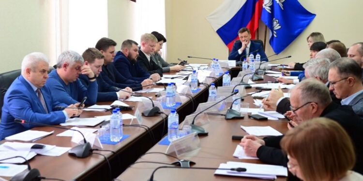 Бывший спикер думы Новокуйбышевска публично атаковал своего преемника