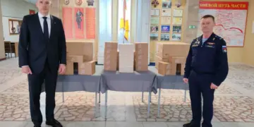 Илья Сухих (слева) передал 3-й бригаде спецназа в Тольятти электронику, фото: ТГ-канал Ильи Сухих