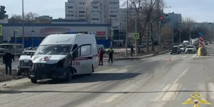 В Самаре следователи устанавливают обстоятельства ДТП с участием скорой помощи