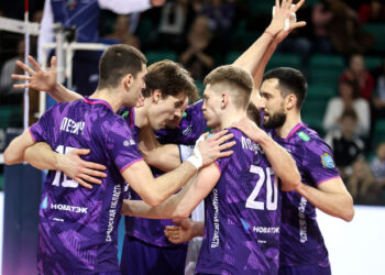 Волейболисты «Новы» записали себе на счет очередной «сухарик»