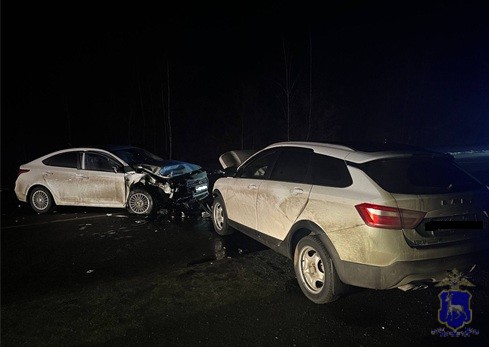 В Самарской области в лобовом столкновении пострадали три человека