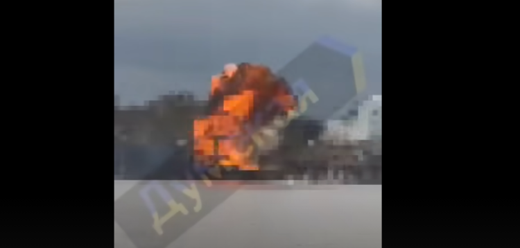 Появилось видео атаки «Гераней» на судно с оружием для ВСУ в порту Измаил