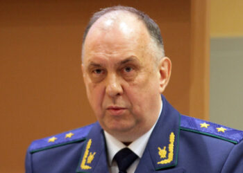 Самарский силовик, покрывавший мошенницу, смог уволиться по обычным основаниям