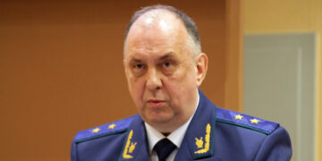 Самарский силовик, покрывавший мошенницу, смог уволиться по обычным основаниям