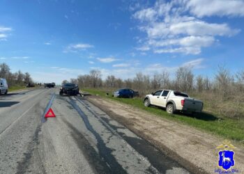 В Самарской области в массовом ДТП с участием пяти авто пострадали четверо водителей