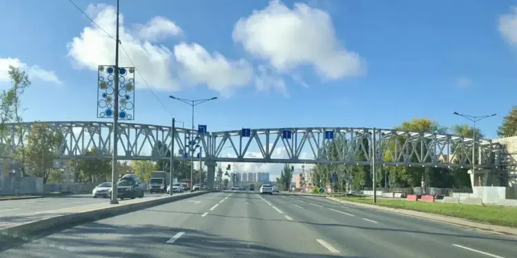 В Самаре после иска прокуратуры привели в порядок надземный переход в поселке Мехзавод