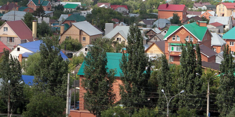 Десятки тысяч самарских дач и коттеджей подталкивают к легализации