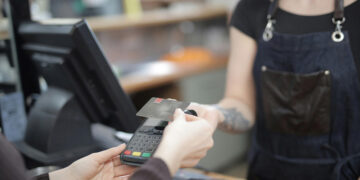 ПСБ начал выдачу клиентам POS-терминалов с искусственным интеллектом