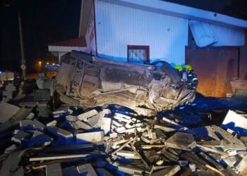 В Самарской области водитель иномарки погиб, врезавшись в десятки памятников