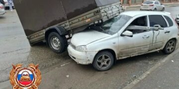 В Самарской области отцепившийся на ходу прицеп протаранил припаркованную «Ладу Калину»