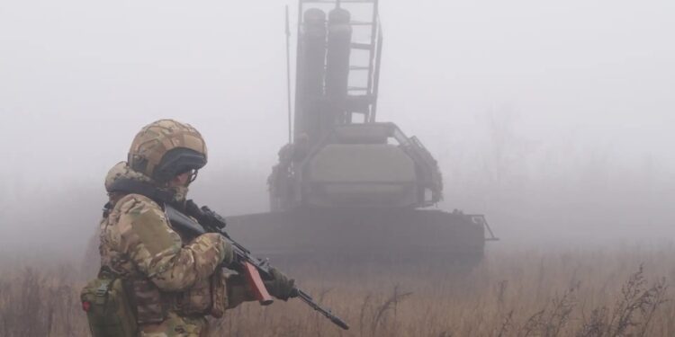 Инверcионный почерк – их семейная черта: зенитчики охотятся на HIMARS и Storm Shadow в небе Донбасса