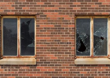 Росгосстрах выплатил возмещение клиентам за разбитые в домах стекла после прилета БПЛА в Сызрани