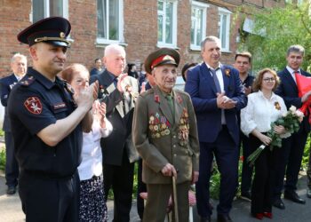 Андрей Петрович Тонковидов (в центре), Иван Носков (справа),  фото: max.ru/club_ivan_noskov