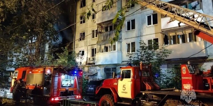 В доме на XXII Партсъезда в Самаре после взрыва бытового газа загорелись квартиры