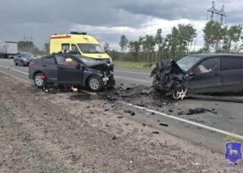 В Самарской области в лобовом столкновении иномарок погибли двое детей