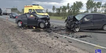 В Самарской области в лобовом столкновении иномарок погибли двое детей