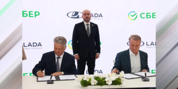 Сбер и АВТОВАЗ договорились о развитии цифровых сервисов для LADA