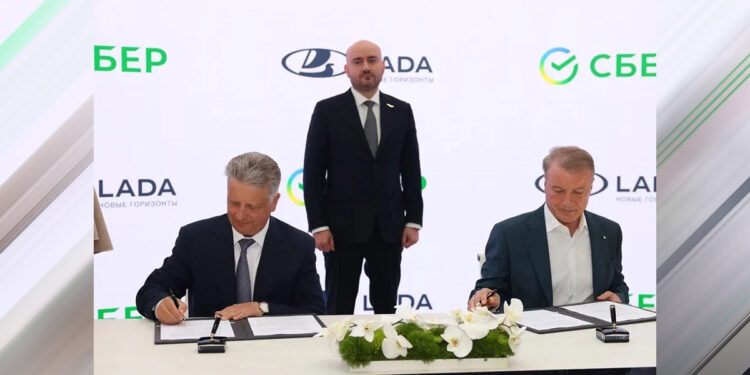 Сбер и АВТОВАЗ договорились о развитии цифровых сервисов для LADA