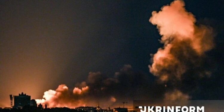 Киев в огне: ВС РФ нанесли массированный удар по промышленной и топливной инфраструктуре