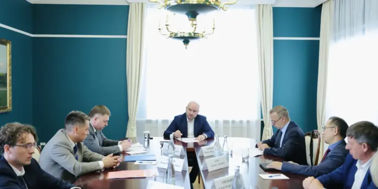 Губернатор Самарской области ввел временные лимиты на продажу топлива на АЗС