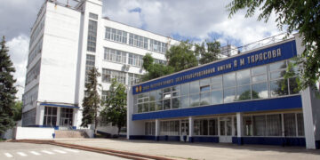 АвтоВАЗ выкидывает за борт завод им. Тарасова после того, как тот его спас