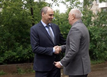 Губернатор Свердловской области Денис Паслер с рабочим визитом посетил завод «Хромпик» в Первоуральске