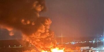 Мощные пожары в Киеве: Россия разгромила завод «Самсунг-Украина» и цех БПЛА