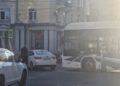 В Самаре автобус с пассажирами врезался в легковушку