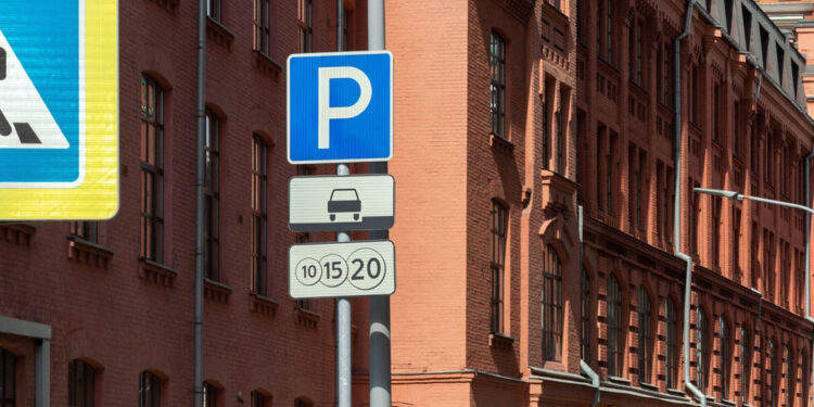 В центре Самары тысячи платных парковок должны уменьшить пробки на дорогах