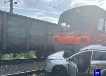 В Самарской области пассажир иномарки погиб в ДТП с поездом