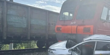 В Самарской области пассажир иномарки погиб в ДТП с поездом