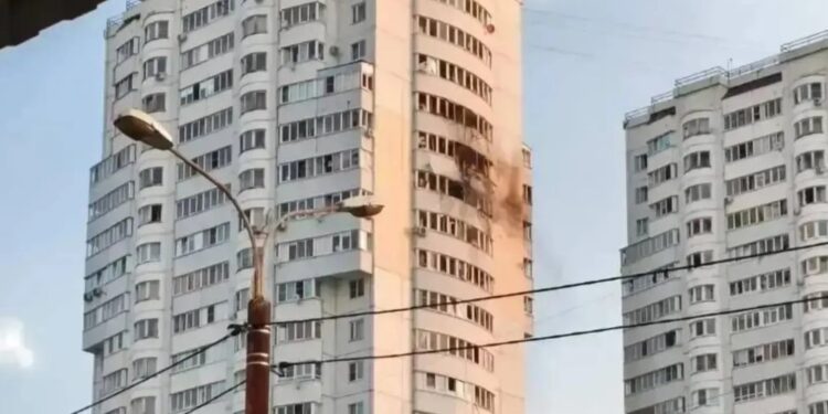 В подмосковном Чехове беспилотник ВСУ ударил по жилой многоэтажке