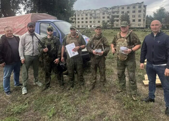 Активисты «Центра Плотниковых» привезли послание с передовой.
