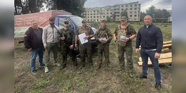 Активисты «Центра Плотниковых» привезли послание с передовой.